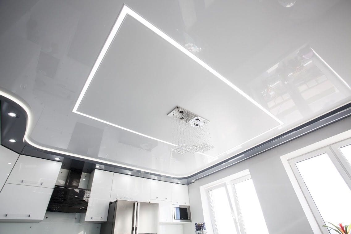 глянцевый натяжной потолок