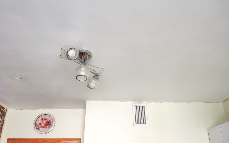 Натяжной потолок на кухне 9 м2