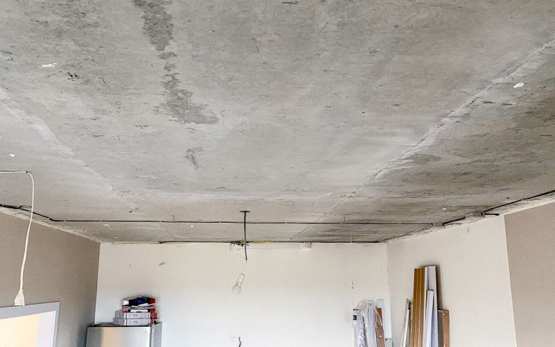 Натяжной потолок на кухне 21 м2