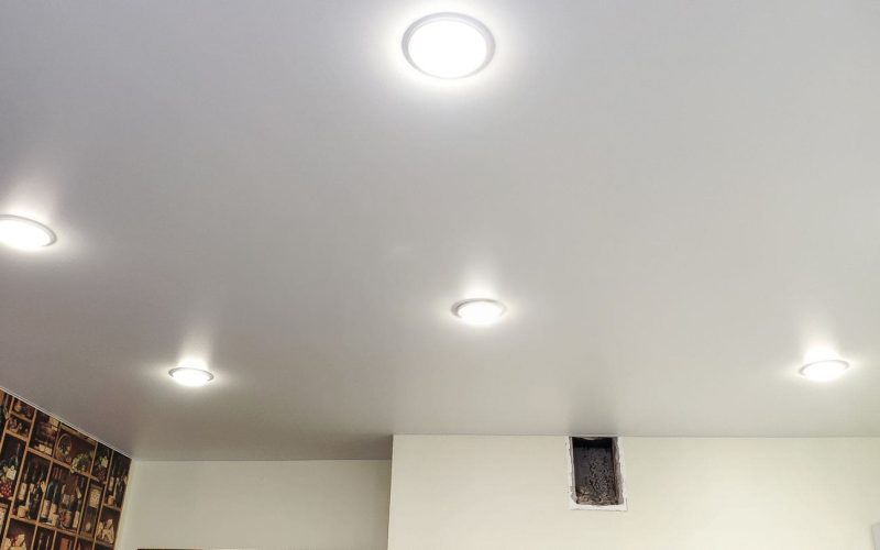 Натяжной потолок на кухне 9 м2