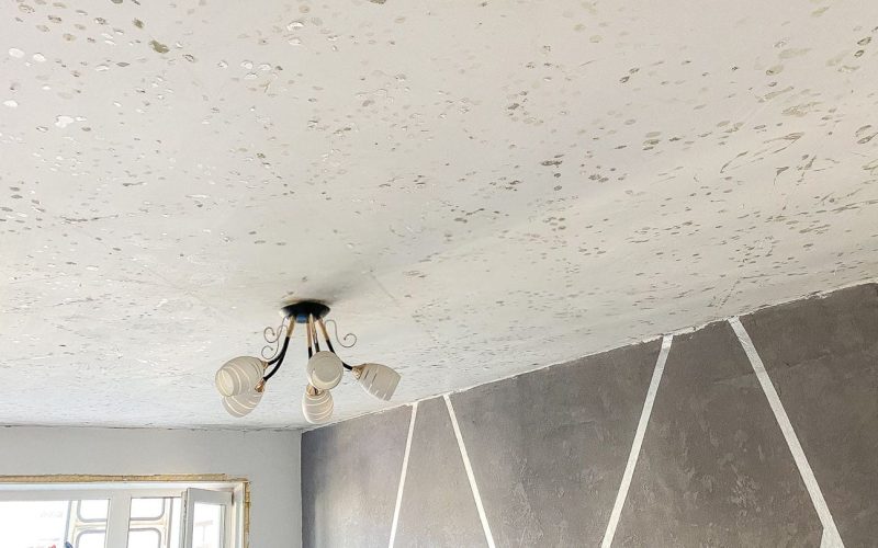 Натяжной потолок в гостиной 17 м2