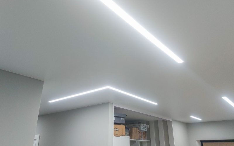 Натяжной потолок в коридоре 12 м2