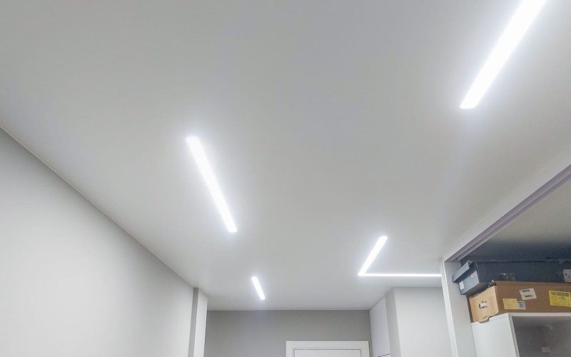 Натяжной потолок в коридоре 12 м2