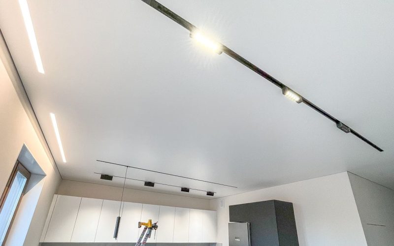 Натяжной потолок в квартире 31 м2