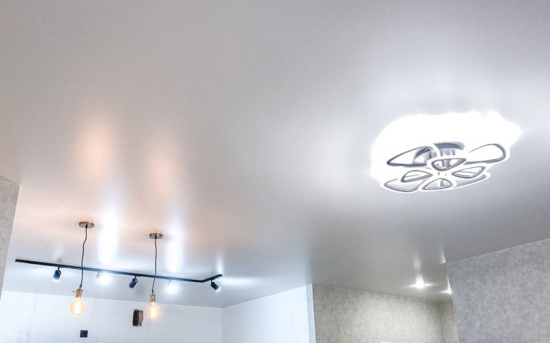 Натяжной потолок в квартире 33 м2
