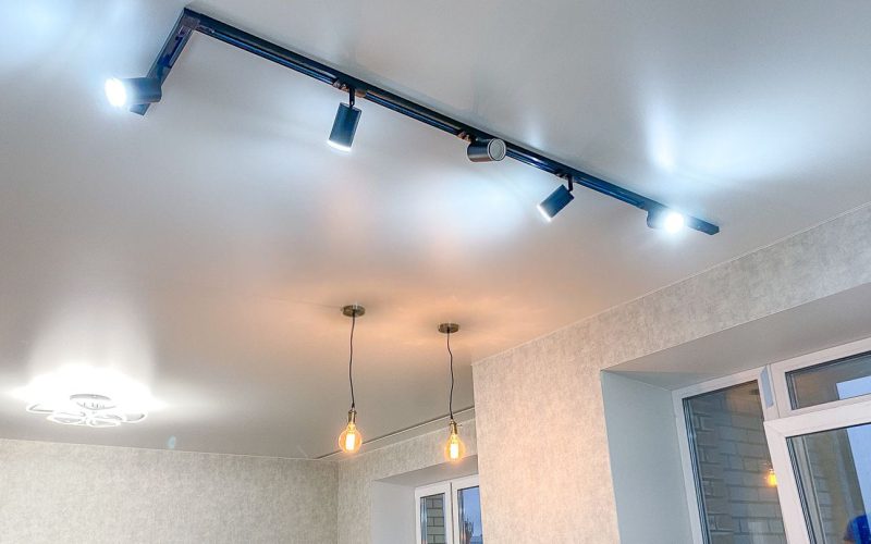 Натяжной потолок в квартире 33 м2