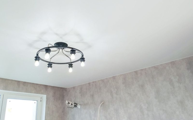 Натяжной потолок в спальне 12 м2