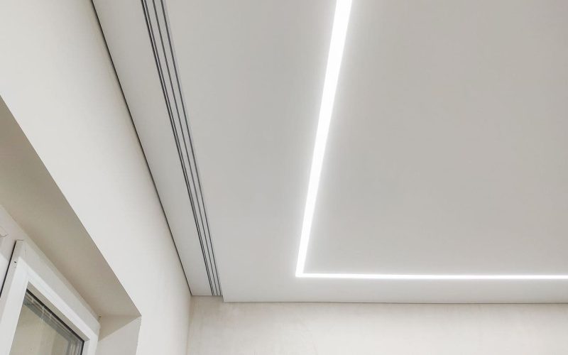 Натяжной потолок в спальне 15 м2