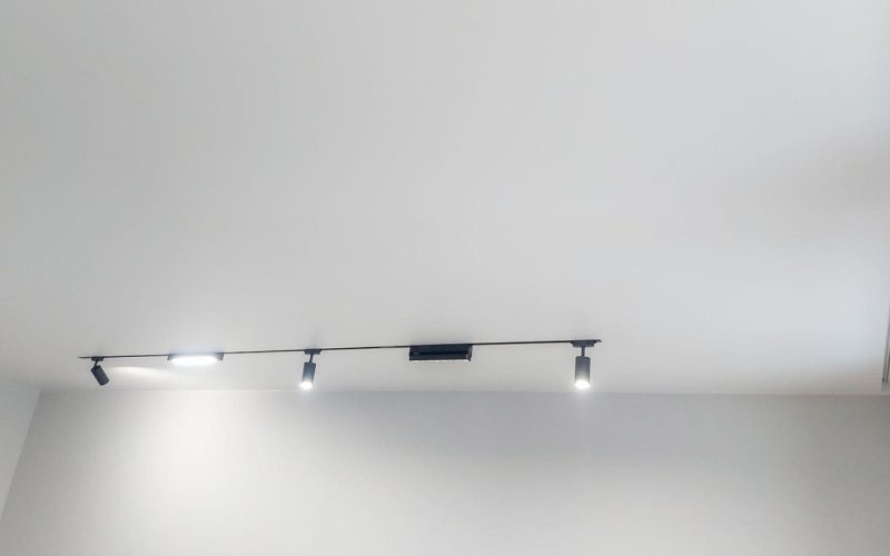 Натяжной потолок в спальне 19 м2