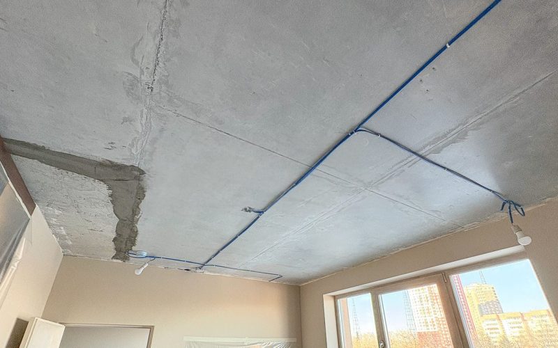 Натяжной потолок в спальне 11 м2